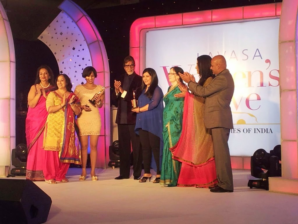 Amitabh-Bachchan-at-Lavasa-women's-drive-2014-award-ceremony