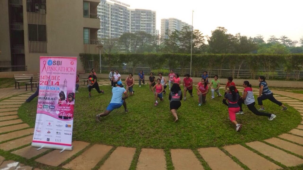 ghar-ghar-main-Pinkathon-warm-ups-with-trainers-from-Striders