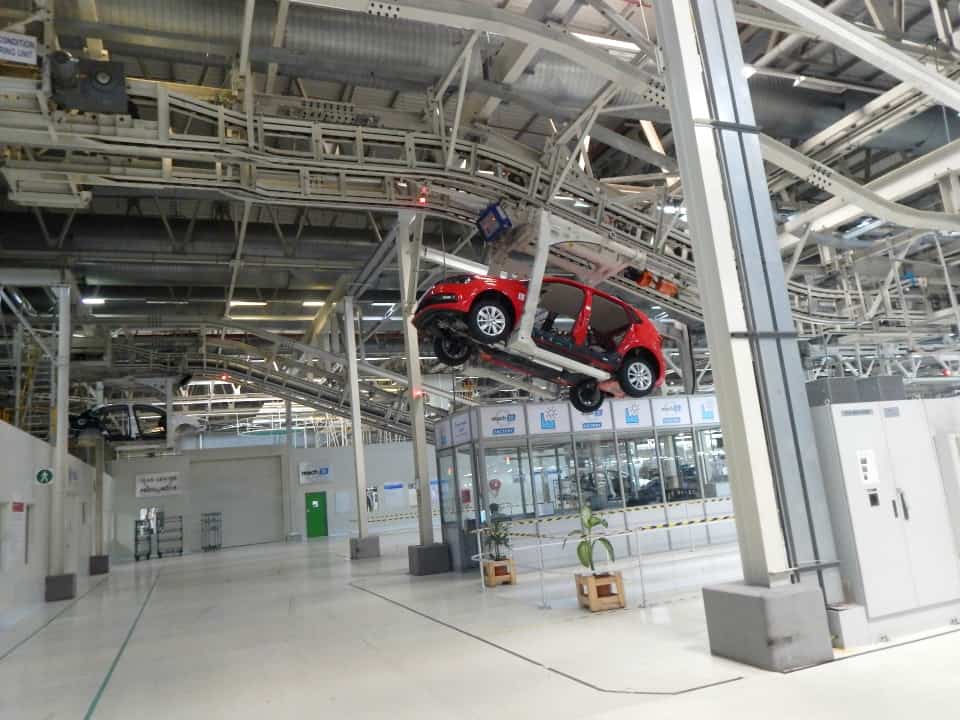 assembly-line-of-a-volkswagen-plant