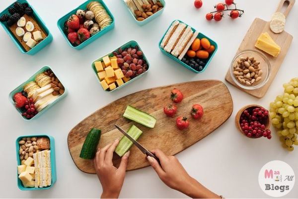 Simplify your life with these easy lunch box hacks! From prepping to packing, these tips save time & ensure that your kid actually eats their lunch!