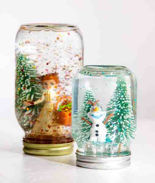 Here are some awesome Eco-Friendly Craft Ideas you can make by upcycling or recycling items you already have lying around the house!