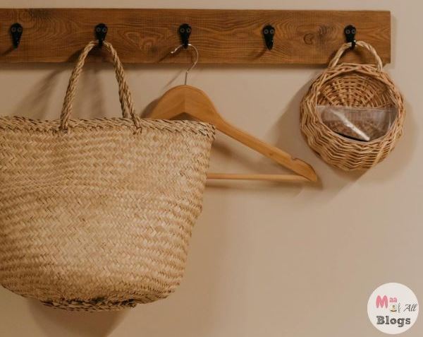 Here is a bunch of practical life hacks for Moms that are nothing short of genius! Simplify your life and make more time to enjoy with your family!